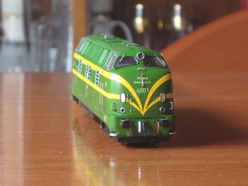 RENFE 4000 RESINA HO FRONTAL.JPG