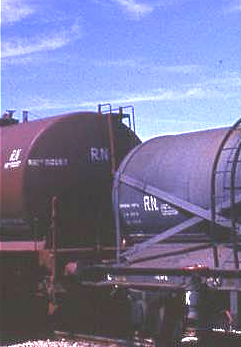 Cisterna marrón RN en Lerida 1974.jpg