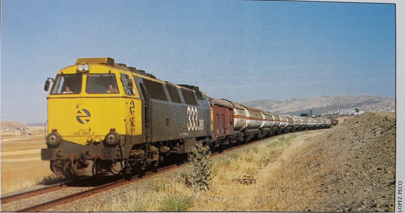 333-060 con Butanero ''Vacío'' llegando a Puertollano Refinería, 1998.jpg