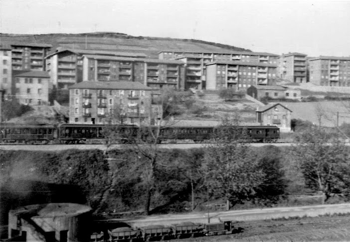 Ortuella_Grupo Gorbea_finales de los 60_ 01.jpg