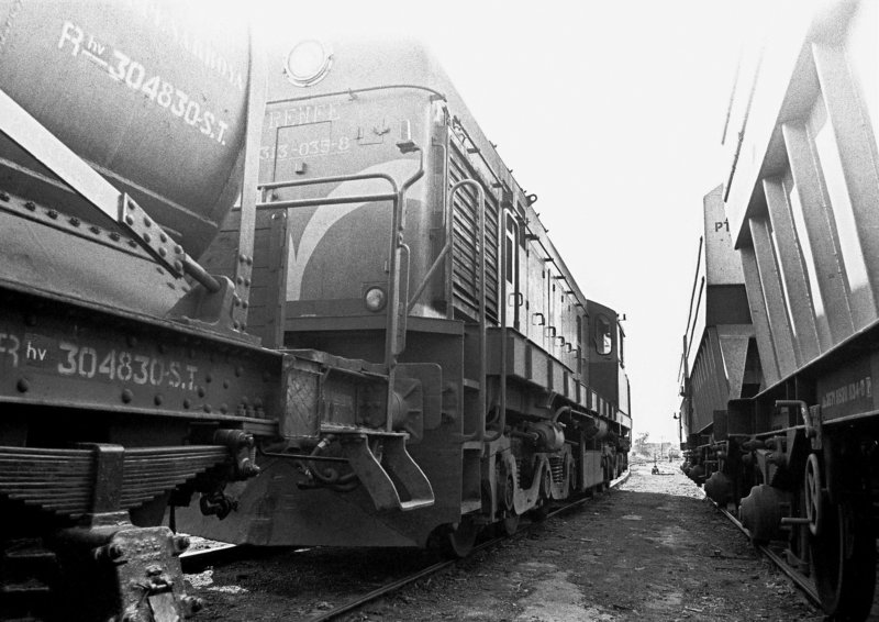 Carboner i vagons de cereals a Peñarroya 1980.jpg