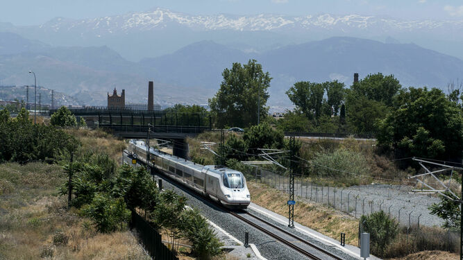 tren-AVE-Granada_1385571829_104208372_667x375.jpg