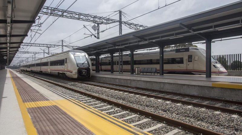 trenes-huelva-estacion-k5RE--1240x698@abc.jpg
