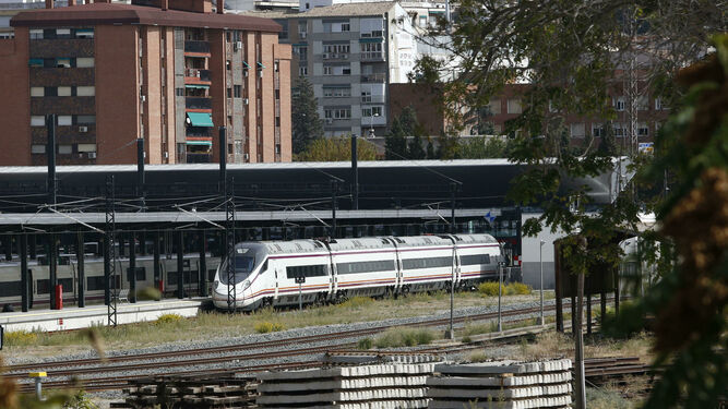 tren-Avant-Estacion-Granada_1399969990_111040476_667x375.jpg