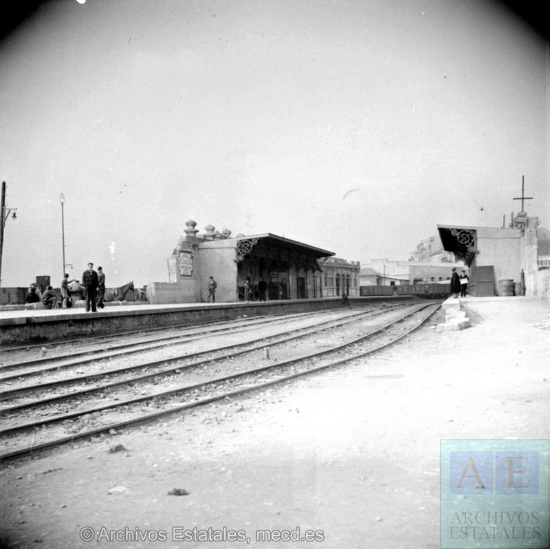 Estación de ferrocarril posiblemente en Cantabria_1938 (Albert-Louis Deschamps).jpg