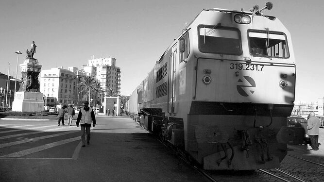 atraveso-Plaza-Sevilla-direccion-Cadiz_1411069292_112795252_667x375.jpg
