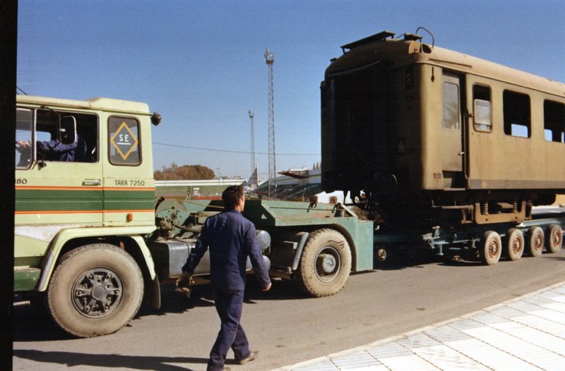 Traslado coche BB 3628, entrando al P. la puntilla.jpg