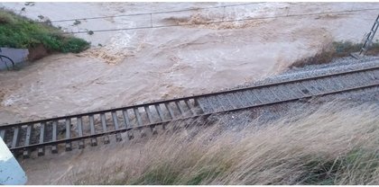 las-vias-del-tren-rodalies-entre-blanes-malgrat-tras-paso-del-temporal-1579701986989.jpg