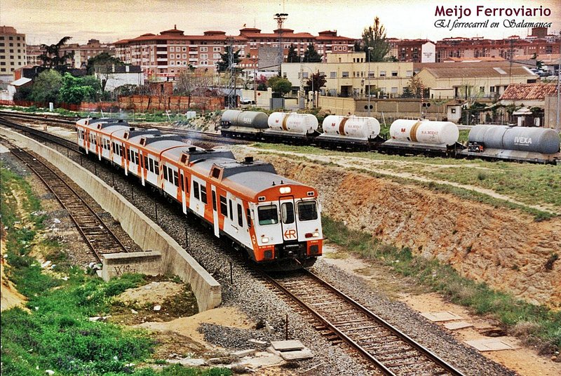 Tren Regional Salamanca - Ávila año 2000 Mayo.jpg