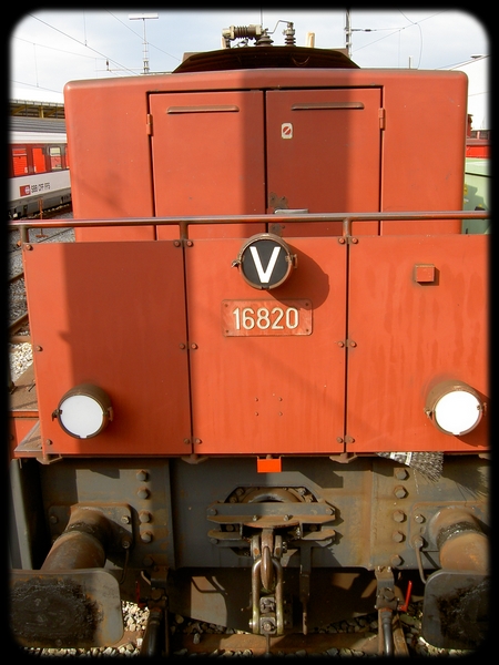001} Ee 16820.jpg