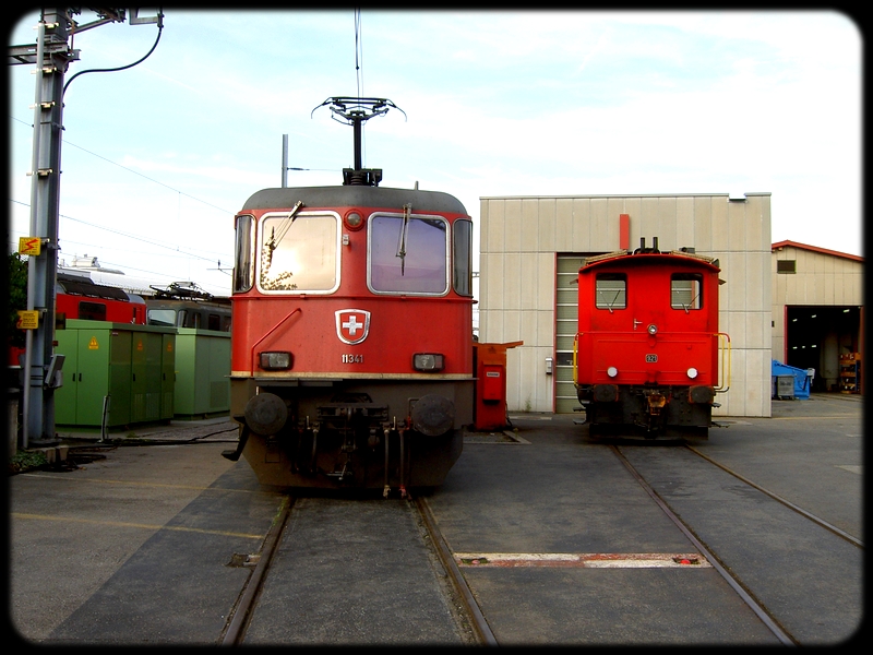 01} Re 11341 & Tm 921.jpg