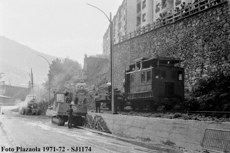 SJ1174_plazaola 1971_72(corrimiento de tierras en Amaña, hasta sepultar la vía del tren).JPG