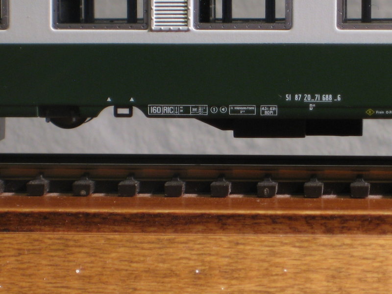 Canon IXUS 75 003 1.jpg