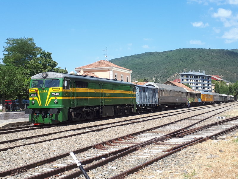 Traslado coches Canfranc_Parada en Jaca 08AGO2020.jpg