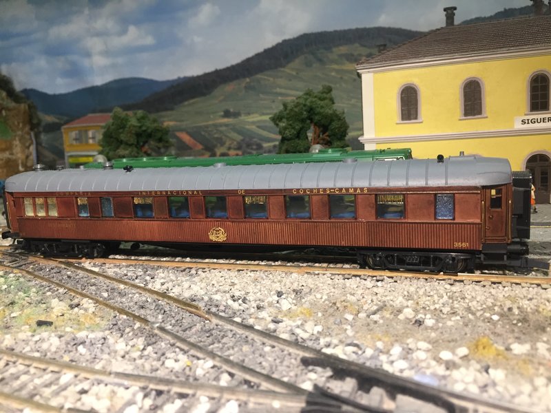 TENDER-3561.JPG