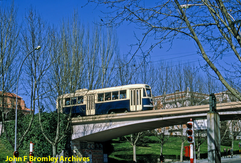 El 1053 en línea 72. 1966.jpg