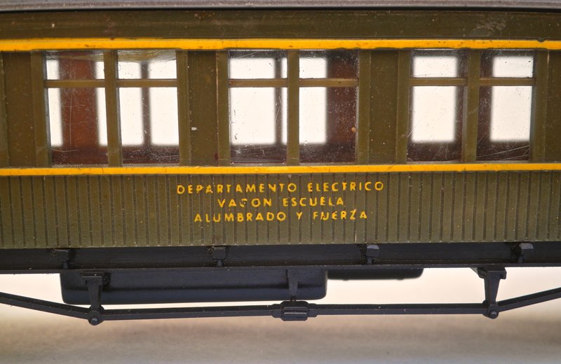Garvi WE-11500 coche escuela dep. eléct. vagón escuela alumbrado y fuerza (13).jpg
