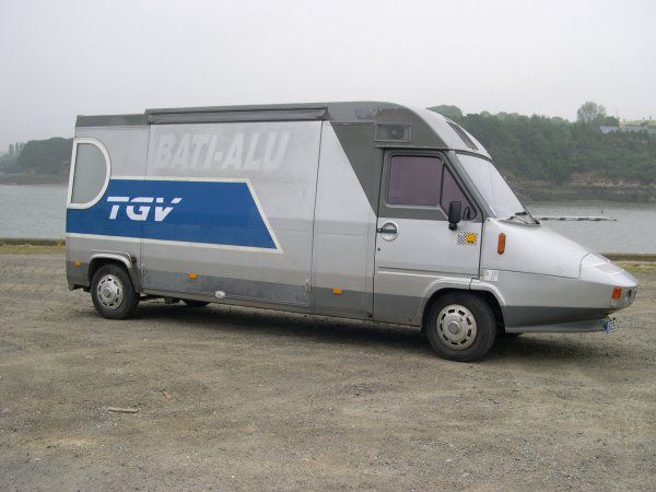 Renault_Master-tgv-1987.jpg