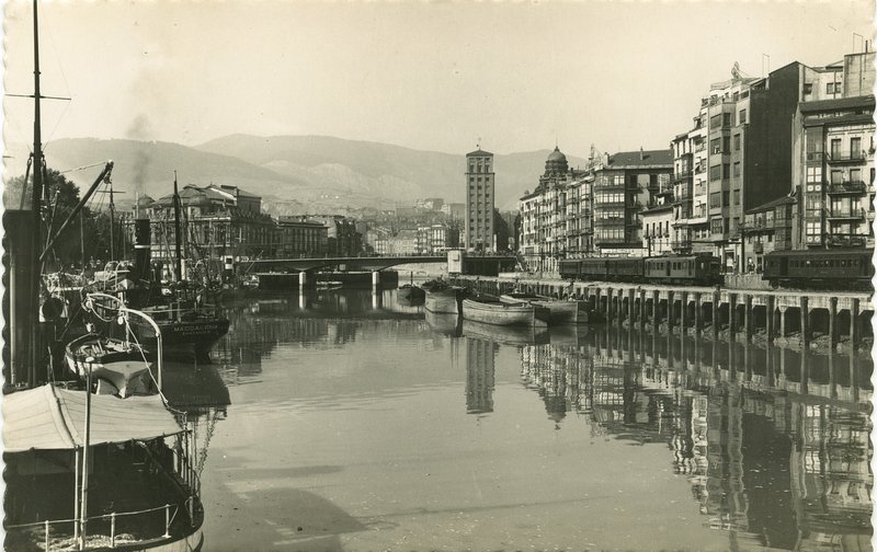 Bilbao_Ría y Muelle de Ripa_c1950.jpg