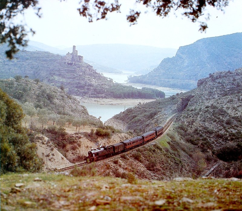 RENFE 242 T Pobla de Segur 1968.jpg