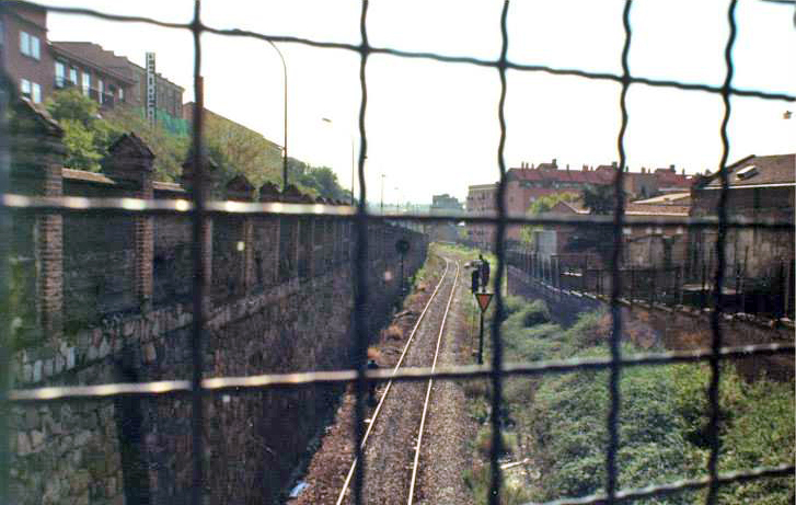 Túnel de calle manzanares sobre la Ronda de Segovía hacia el sur.jpg