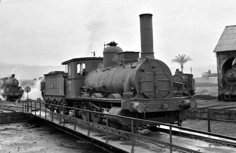 030-2271 en el depósito de Murcia en los años 60. Sin autor_JAMM.jpg