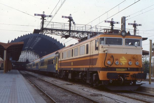 Tren Rapido Sevilla-Madrid hasta 1992 (3).jpg