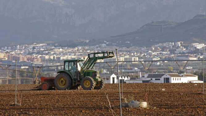 agricultores-principales-oposiciones-anillo-ferroviario_1561654272_136643746_667x375.jpg