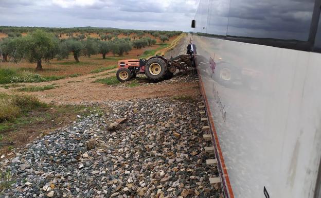 tractorrenfe1-k3e-U140214366724tVE-624x385@Hoy.jpg