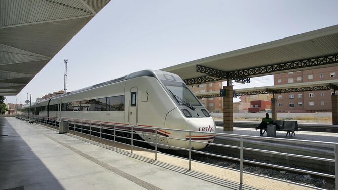 Almeria-trenes-capital-ferroviaria-semana_1586251493_140449150_667x375.jpg