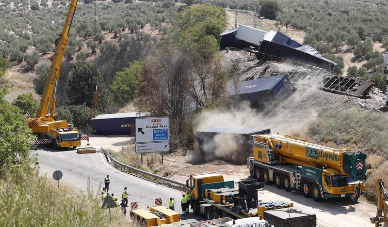 tren-retirada-grua(34)-kFuB--1536x900@abc.jpg