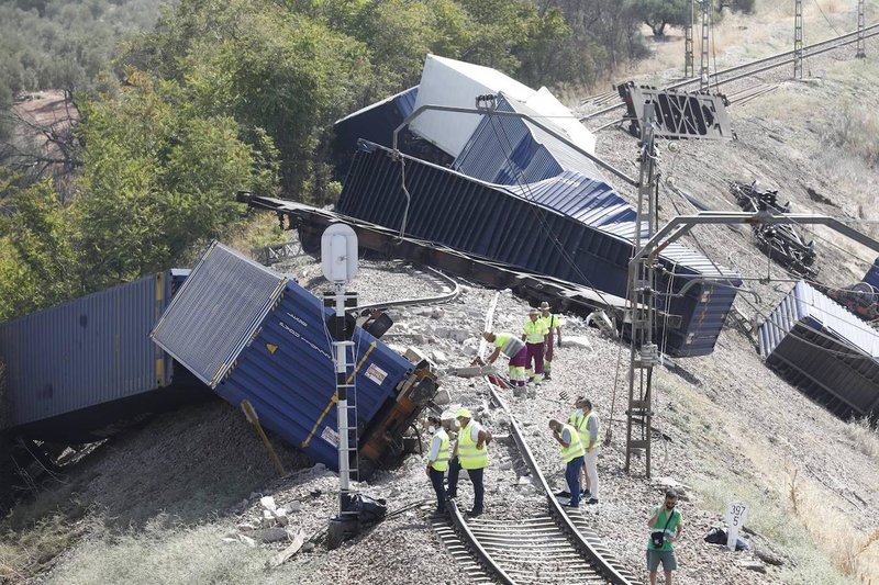 tren-retirada-grua(4)-kFuB--1350x900@abc.jpg