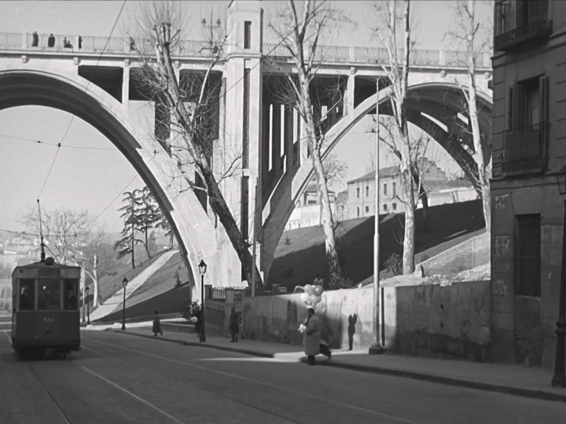 El 514 en línea 36. Fotograma de El Expreso de Andalucía, 1956.png