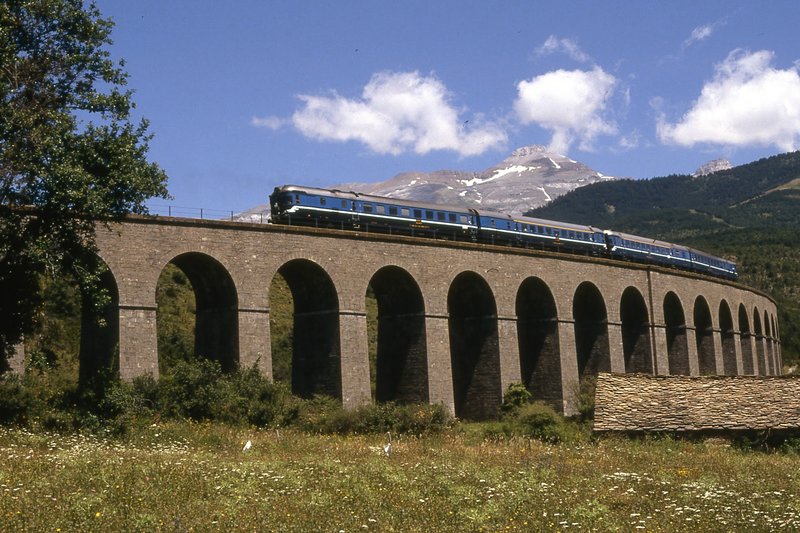 DPU3542E 17.7.88 597.015+053 Zaragoza-Canfranc por detrás.jpg