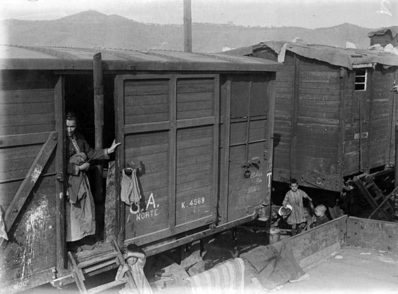 Vagons de tren abandonats habilitats com a vivendes-2.png