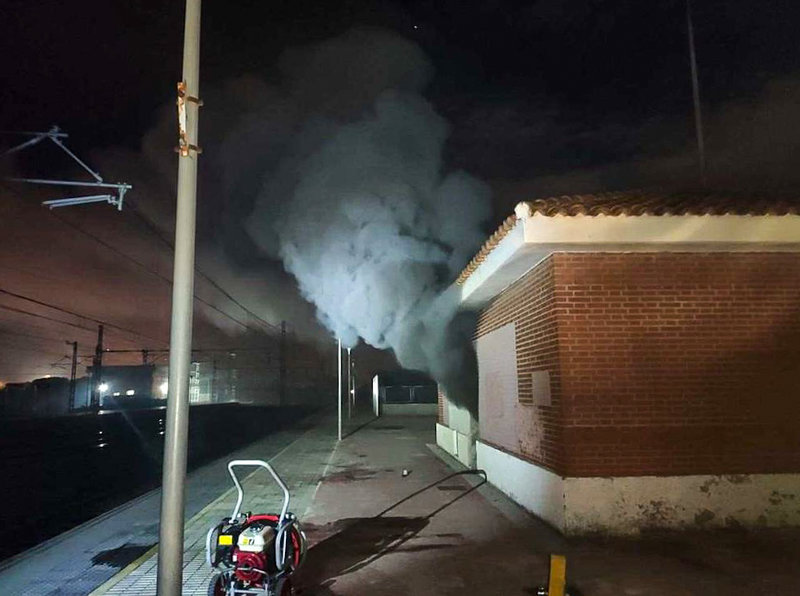 Incendio cabina enclavamiento Massalfassar.jpg