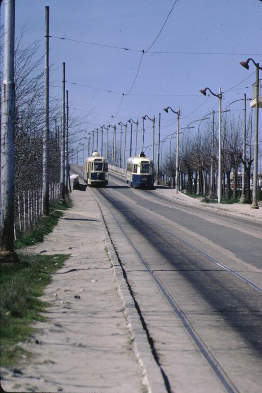 El 1007 y otro PCC no identificado en línea 77. 1966a.jpg