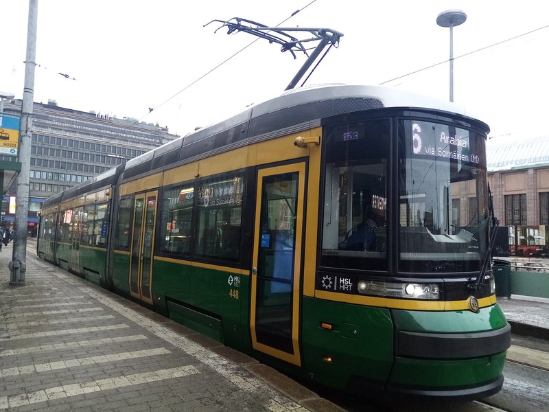 51-Tranvías ante la estación de Helsinki (4).jpg