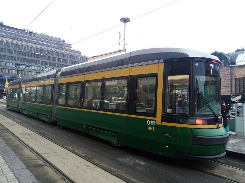 52-Tranvías ante la estación de Helsinki (5).jpg