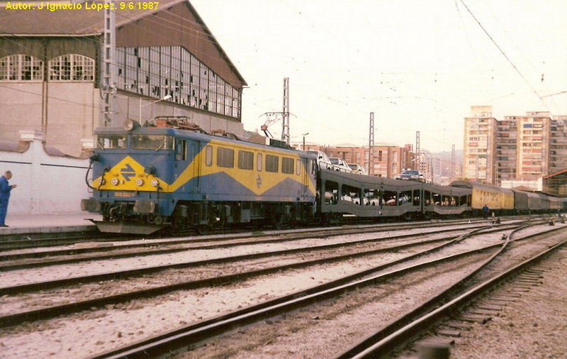 e149 El mítico Expreso 'Costa del Sol'  Málaga-Madrid esperando salir en Málaga..jpg