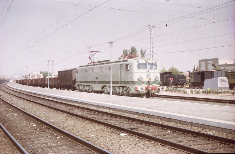 e132 La Talguera 7662 en Alcázar de San Juan. Agosto de 1986.jpg