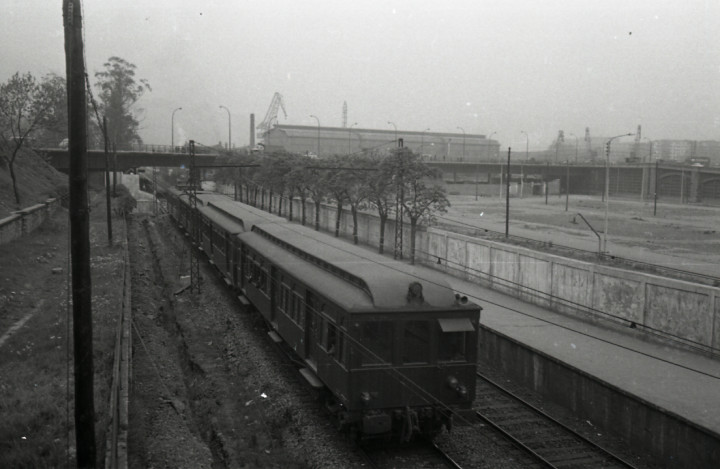 BPT_tren en Bilbao-Parque (German Elorza)_02.jpg