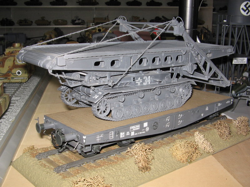 Ferro.Gondola y Pzkw.IV posa puentes.jpg