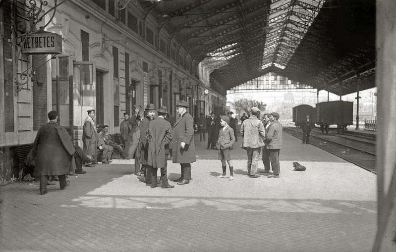 Anden_de_la_estación_del_Norte 1920_(1_de_1)_-_Fondo_Car-Kutxa_Fototeka.jpg