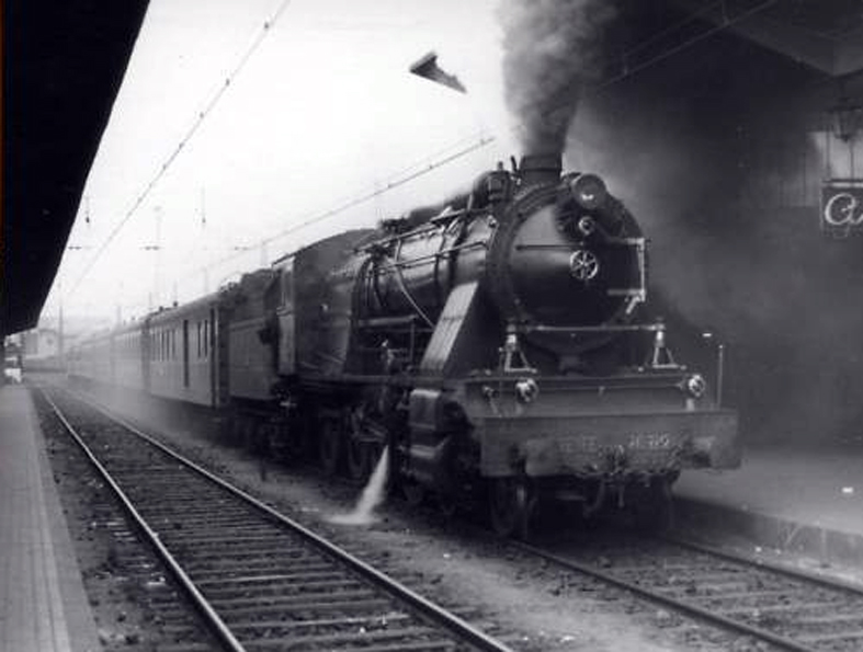 240-2232 en Ávila 1963.jpg