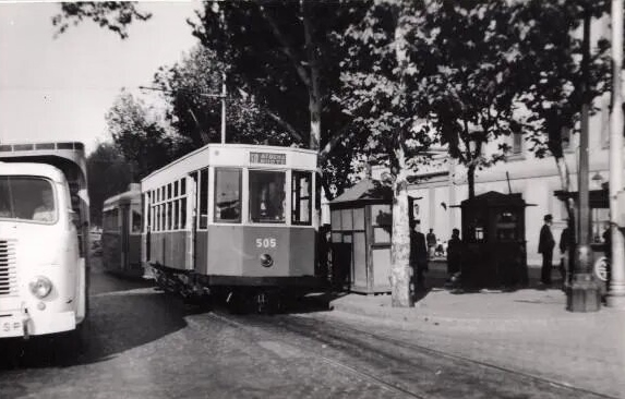 El 505 en línea 60. Ronda de Atocha 1955.jpg