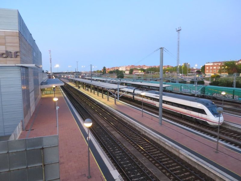 estacion-tren-renfe-ferrocarril-2.jpg