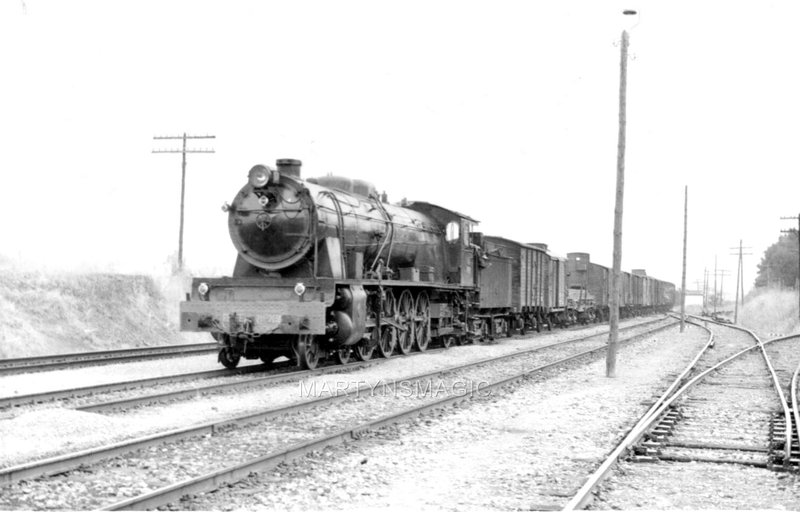 241-2038 tren con destino a Sevilla en VILLARRUBIA.jpg