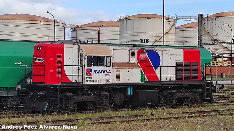 Locomotora 93 71 370 035-8 Petra de RAXELL RAIL en El Musel el día 21-08-2022 (1).jpg