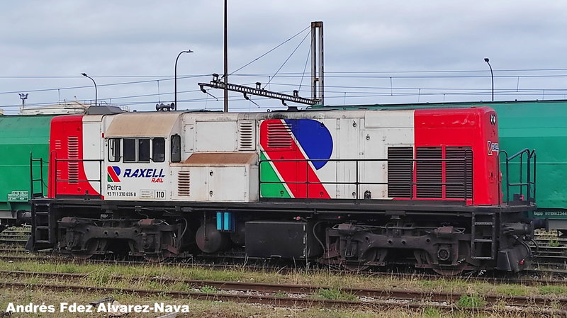 Locomotora 93 71 370 035-8 Petra de RAXELL RAIL en El Musel el día 21-08-2022 (2).jpg
